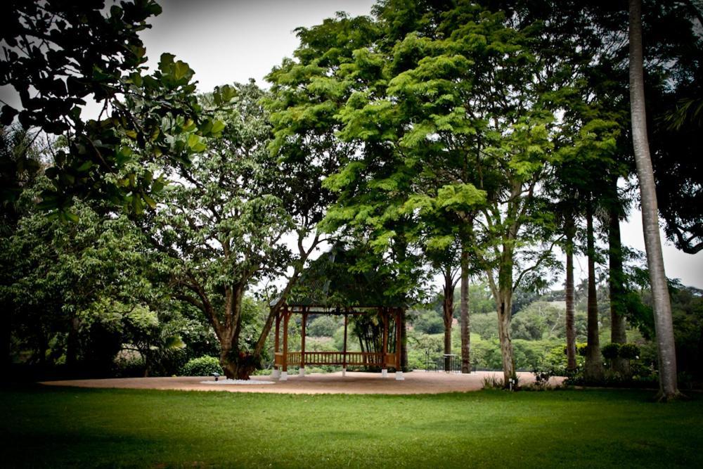 ホテル De Charmoy Estate Verulam エクステリア 写真
